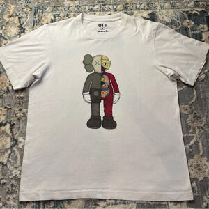 Uniqlo kaws M (Mens US)